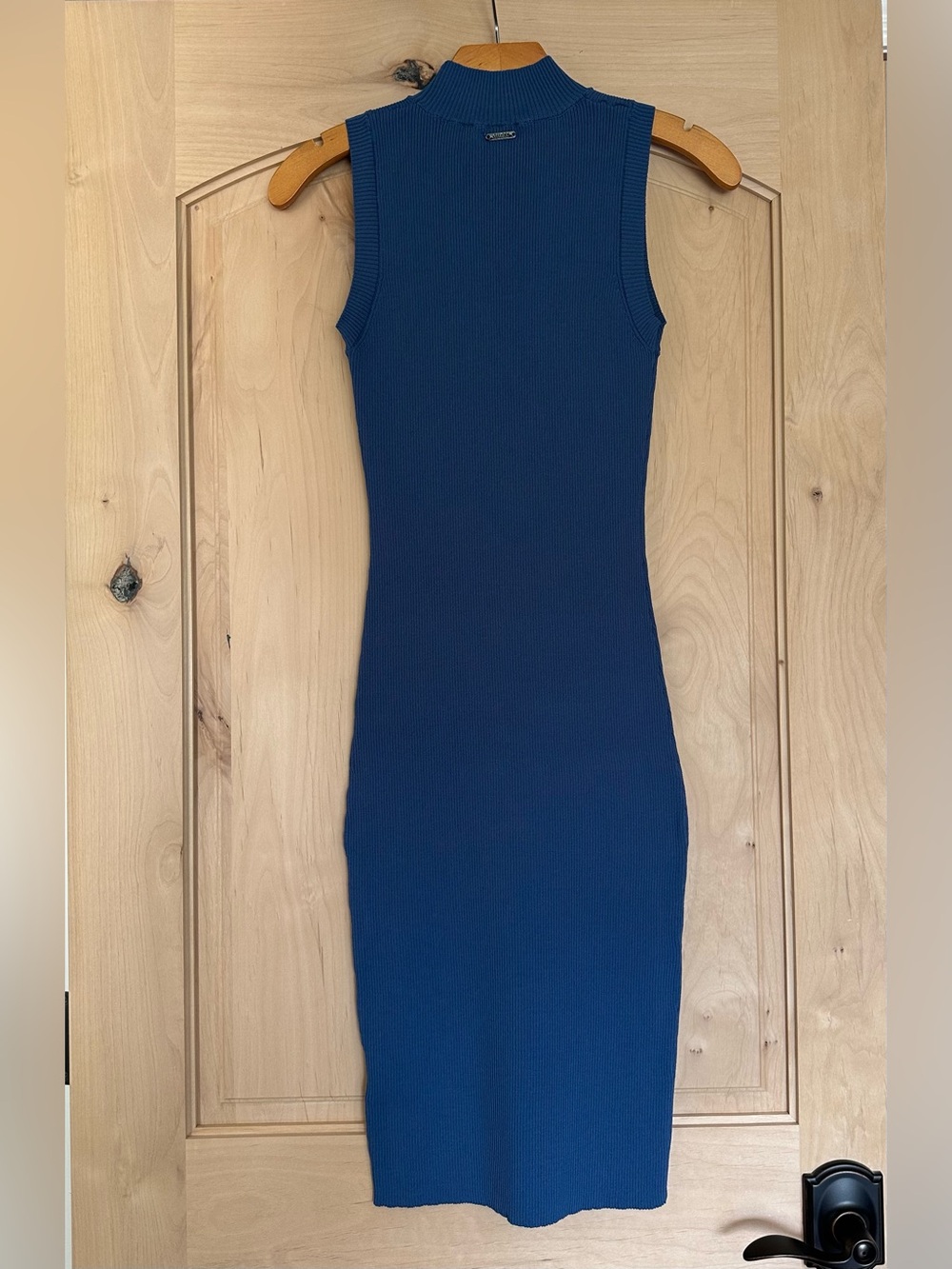 Guess Sleeveless Blue Ribbed Midi Dress with Keyhole V-Neck - Picture 2 of 6